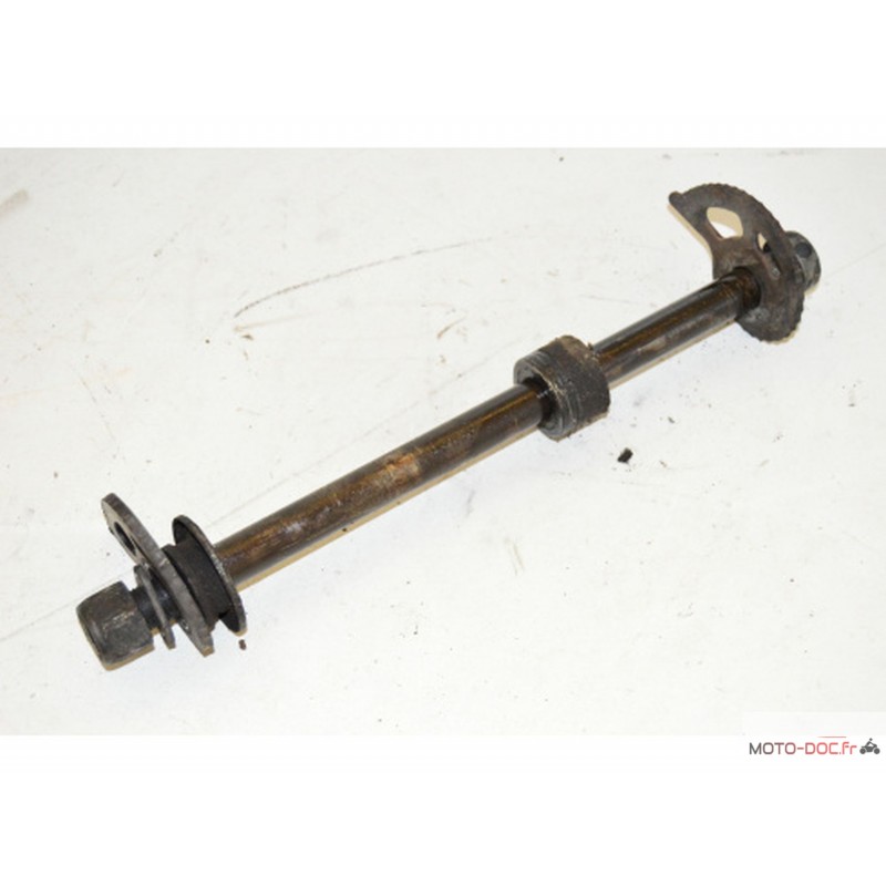 Axe de roue arrière SUZUKI 650 DR