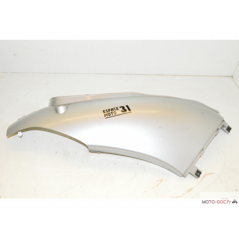 Flanc de selle droit HONDA 125 NES