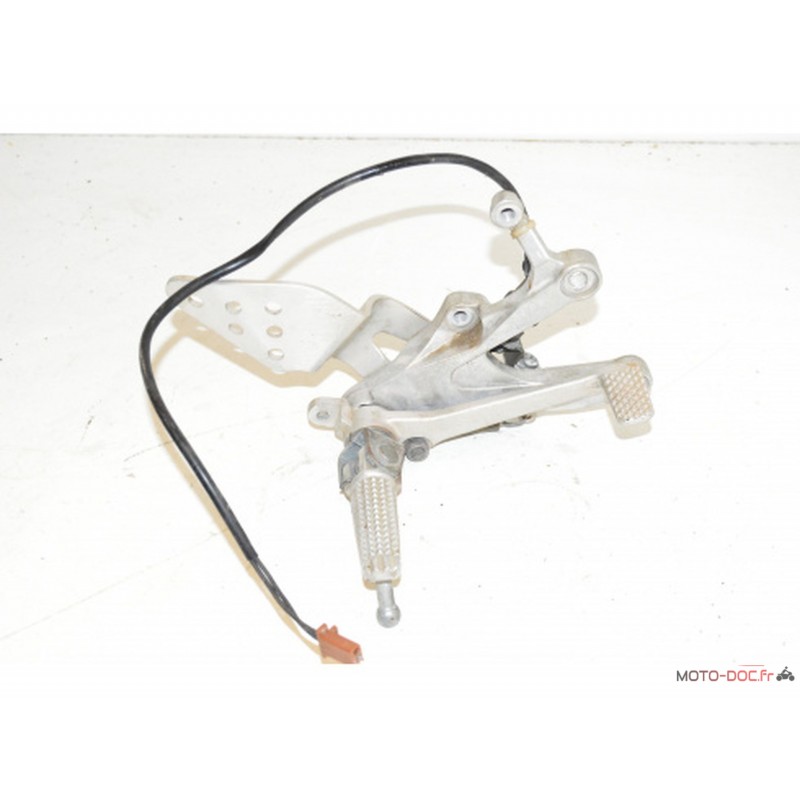Platine repose-pied pilote droit YAMAHA 600 YZF-R6